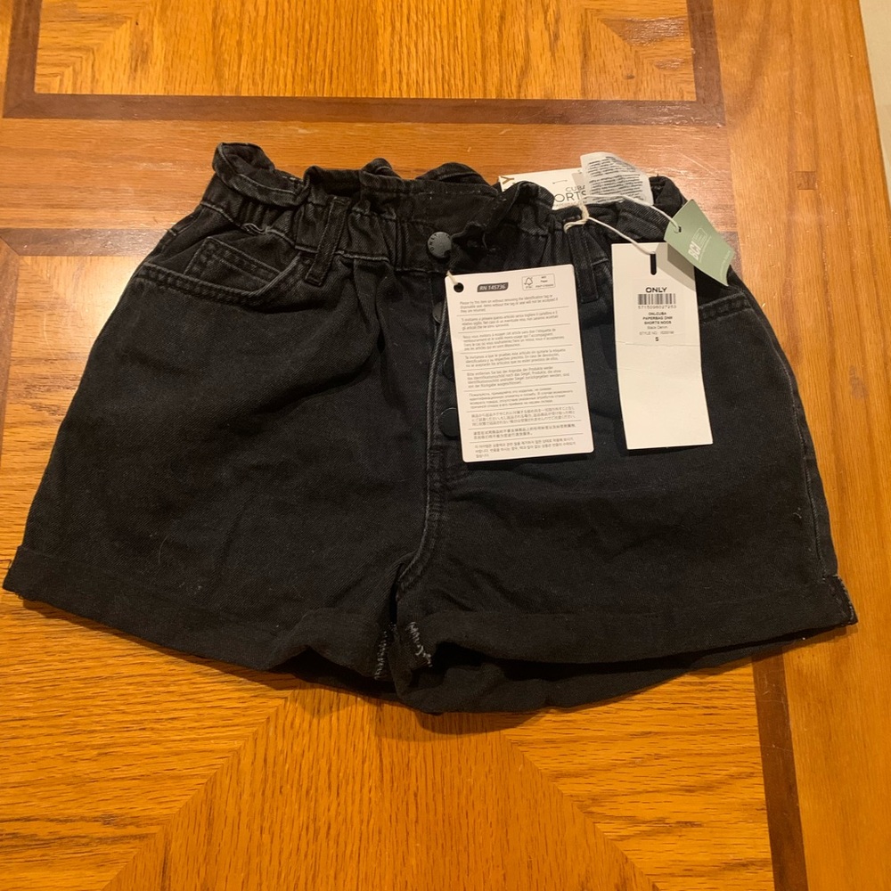 Only Cuba paperbag denim shorts in black